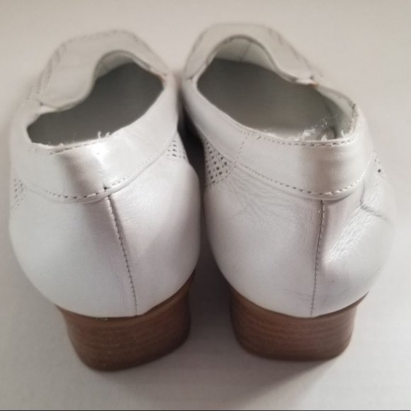 **SOLD** Amalfi by Rangoni women’s white Leather classic Loafers size 9B - Picture 4 of 8